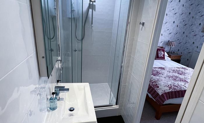 Room 5 ensuite